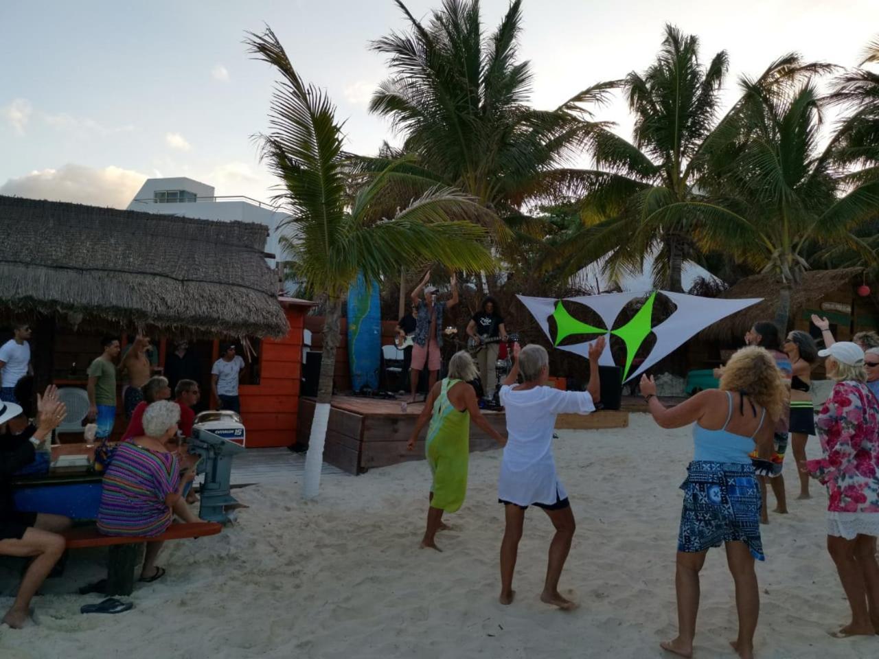 The Diving Lodge Downtown Puerto Morelos Bagian luar foto